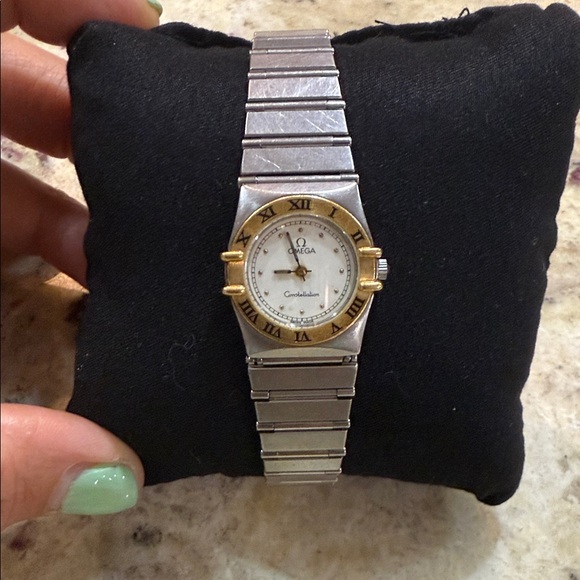Authentic  Vintage Omega Constellation 6104/465 mini face watch - Picture 1 of 10